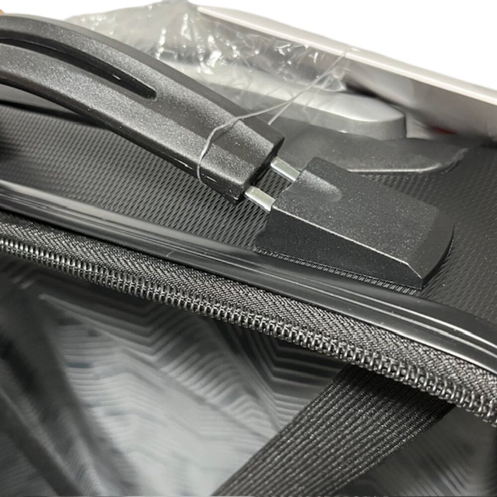 TRAVELERS CLUB Camilla Collection 20” Hardshell Expandable Carryon  Suitcase NWT - Picture 10 of 16